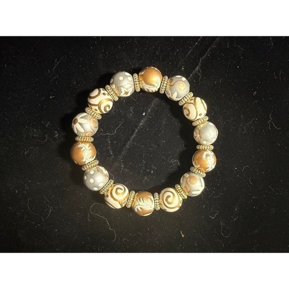 Angela Moore Beaded Stretch Bracelet White Gold Tone Floral Swirl Design - Picture 3 of 3